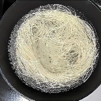 Didihkan air dalam panci lain, masukkan 200 gr mie basah, rebus hingga matang