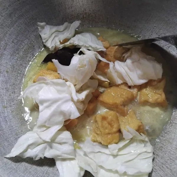 Masukkan kol. Aduk rata.