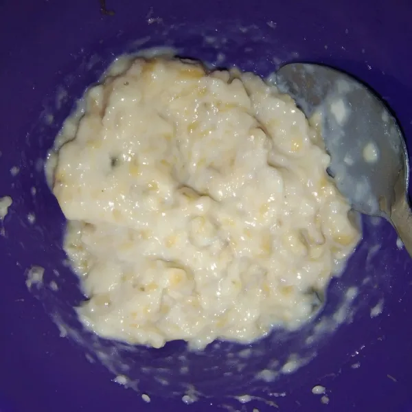 Campurkan dengan susu kental manis, lalu aduk sampai rata.