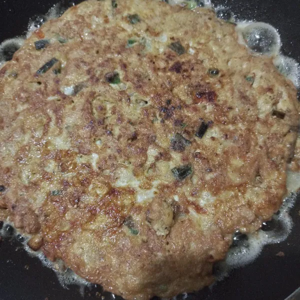 Masak hingga kedua sisi matang.