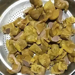 Potong-potong ampela sesuai selera.