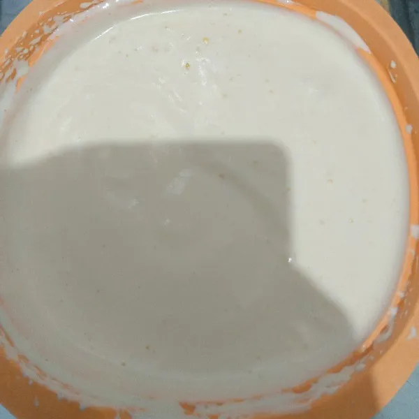 Mixer dengan kecepatan tinggi hingga adonan kental dan berjejak.