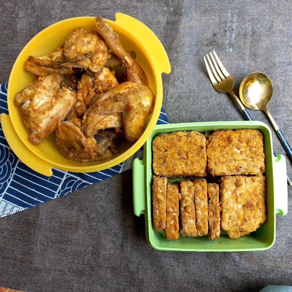Ungkep Tempe & Ayam Bumbu Lengkuas