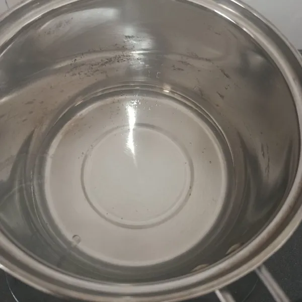 Masak air sampai mendidih.