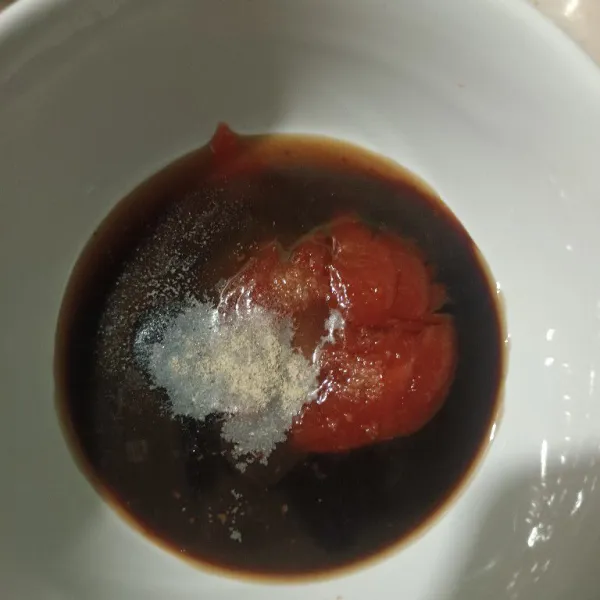 Campur semua bahan saus.