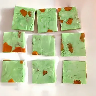 Panggang dalam oven pada suhu 135°C selama 10 menit hingga permukaan mengering dan adonan matang