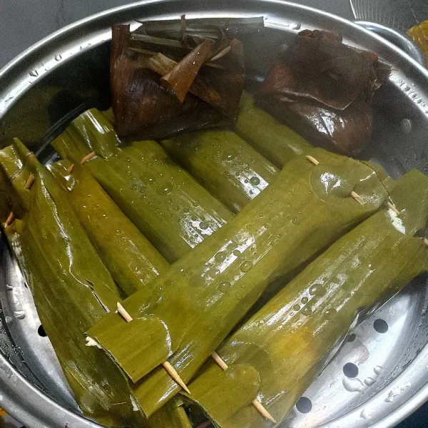 Kukus selama 30 menit sampai matang dan sajikan.