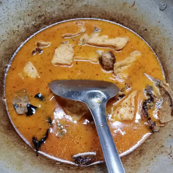 Masak sampai matang. Jangan lupa untuk cek rasa. Angkat dan sajikan.