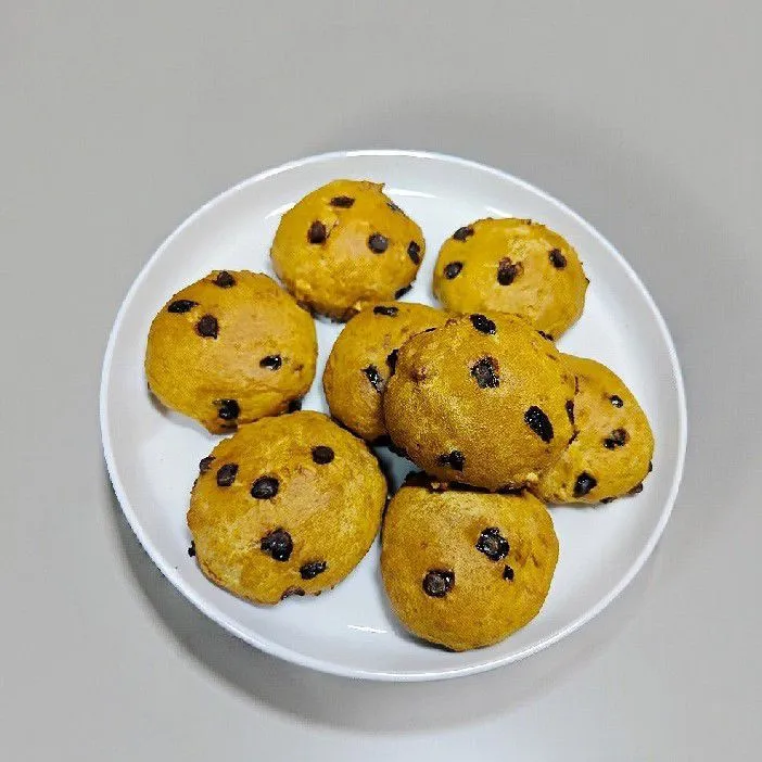 Almond Chocolate Chip Cookies