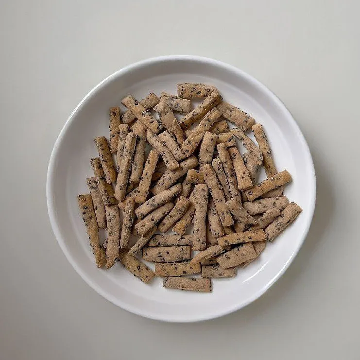 Black Sesame Crunchy Sticks