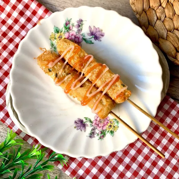 Beri saos dan mayonaise