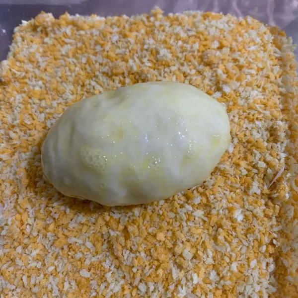 Balur dengan tepung panir. Lalu diamkan lagi 10 menit