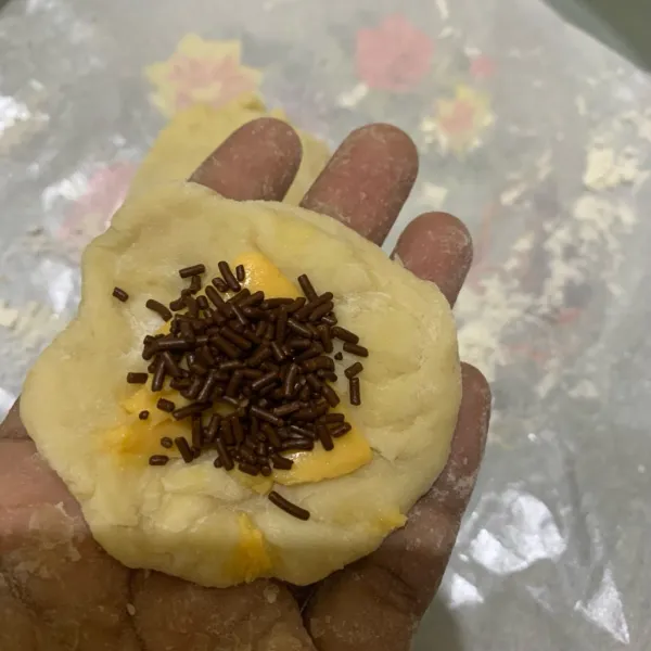 Beri meses cokelat dan tutup rapat