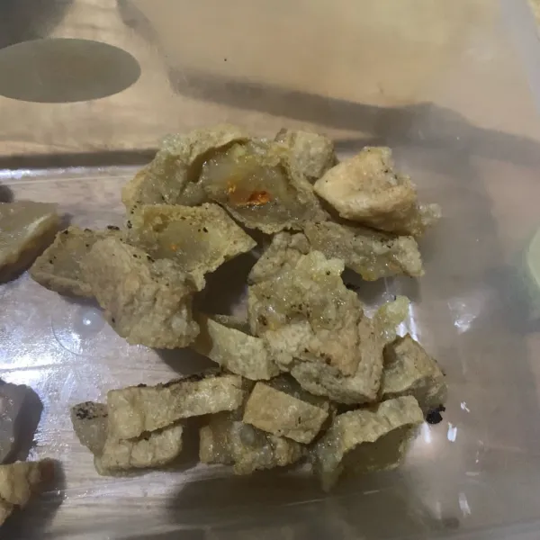 Iris jihu, lalu goreng sampai kering