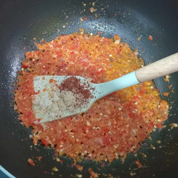 Bumbui dengan garam, gula merah, dan kaldu bubuk.