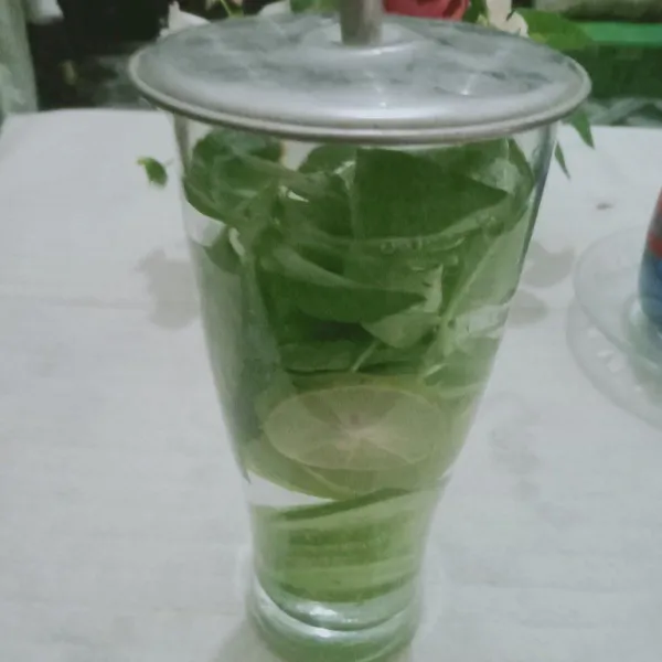 Tutup simpan di dalam kulkas, lalu proses perendaman selama 2-4 jam agar nutrisi nya meresap ke dalam air untuk hasil terbaik biarkan semalaman.