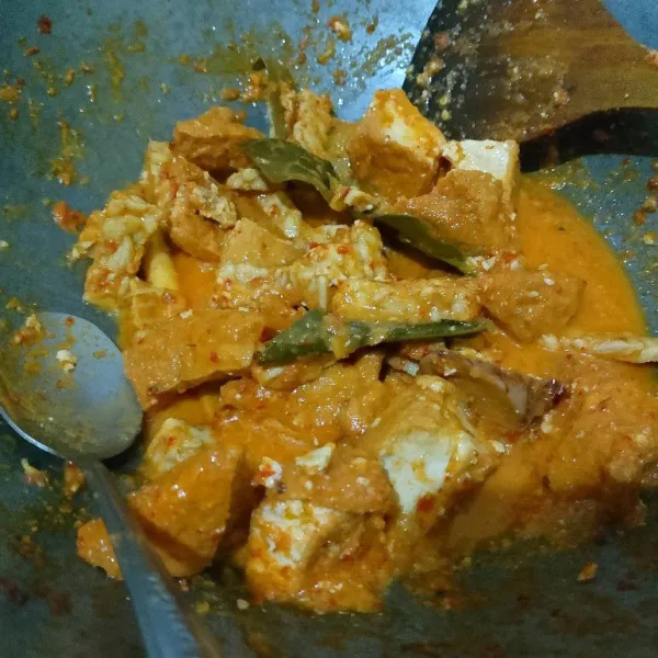 Jangan lupa untuk tes rasa, lalu masak sampai matang dan sajikan.