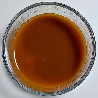 Dalam wadah kecil, campur 30 ml saus teriyaki, 5 gr maizena, dan 100 ml air menjadi saus