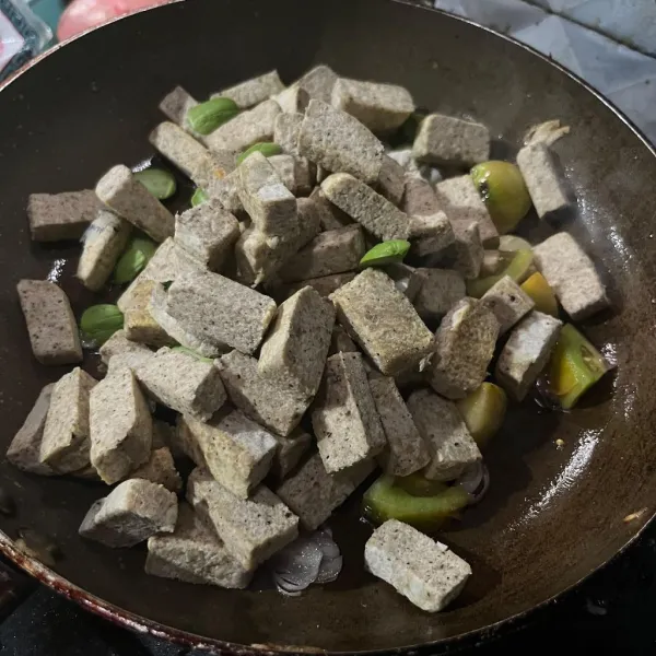 Masukan dage dan Pete, aduk rata