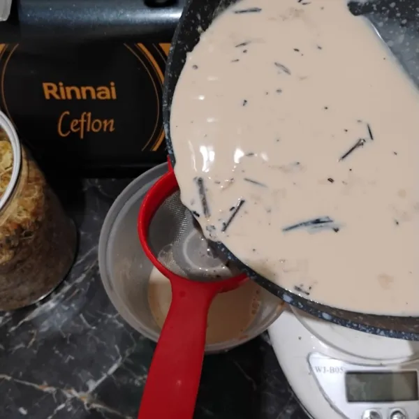 Saring dan masukkan ke dalam gelas/ botol.