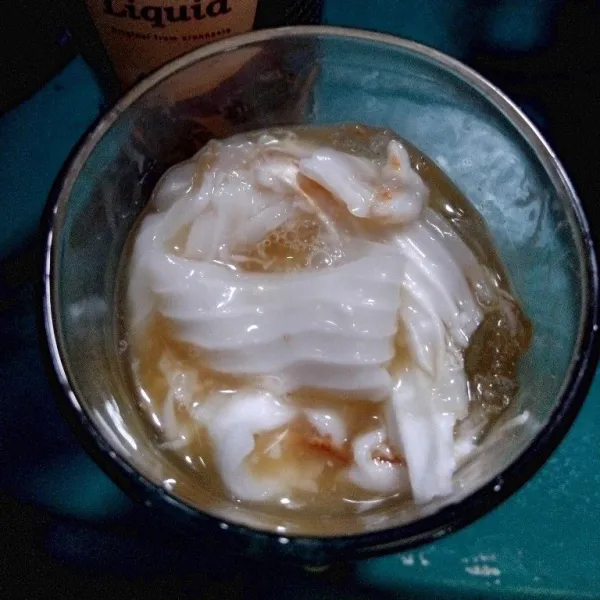 Masukkan daging kelapa muda, aduk dan sajikan.