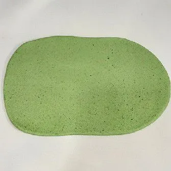 Giling kedua adonan menjadi lembaran tipis berbentuk persegi panjang