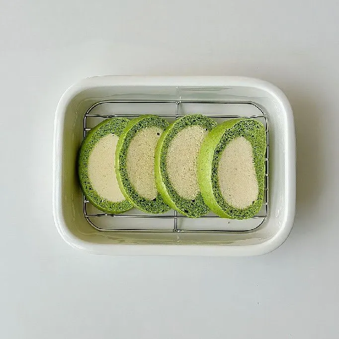 Matcha Swirl Steamed Bread