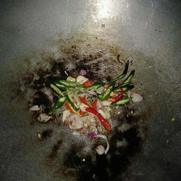 Masukan cabai tumis sampai layu