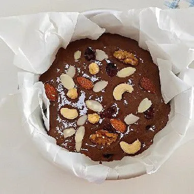 Taburkan 30 gr kacang campur dan cranberry kering. Panggang dalam oven suhu 180°C selama 25 menit