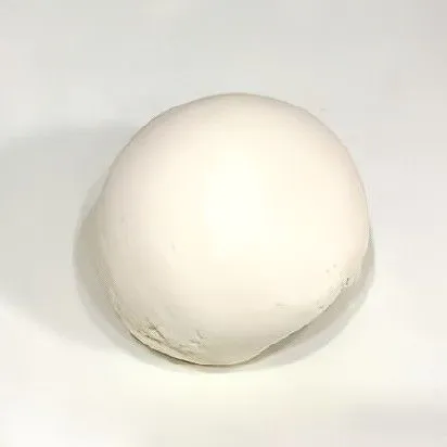 Uleni masing-masing adonan hingga kalis dan permukaannya halus