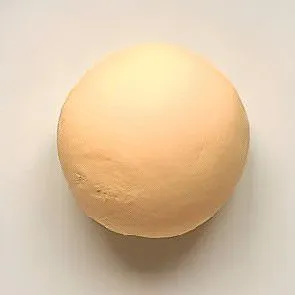 Tambahkan air 10 ml dan 1 sdm gula pasir. Uleni kembali hingga adonan kalis, halus, dan licin