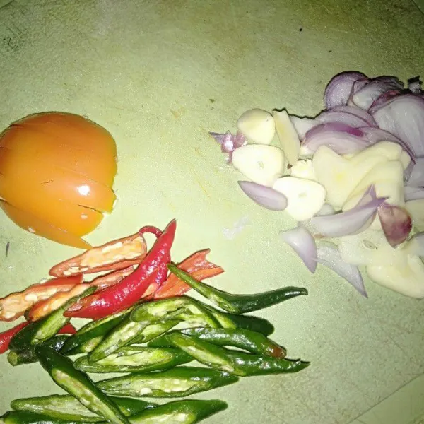 Iris - iris, semua bahan.